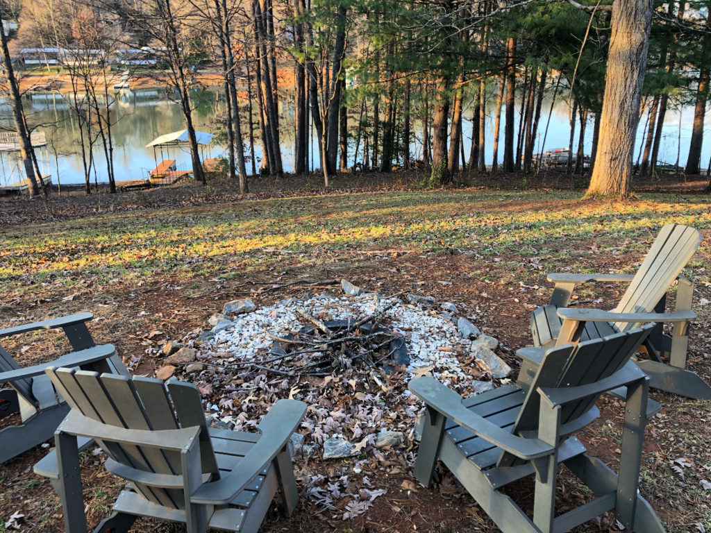 Modern Cottage on Lake Chatuge – Lakefront, Sleeps 8