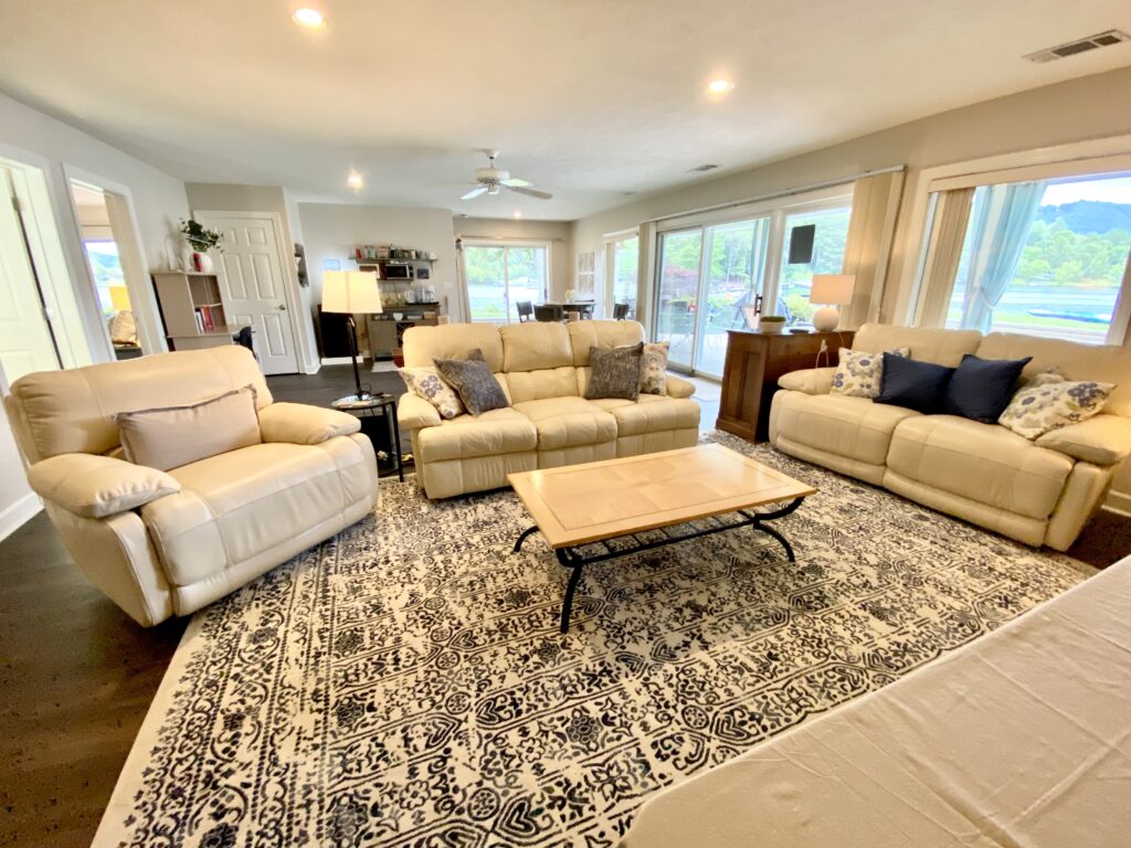 Lakefront Mountain Suite -sleeps 4